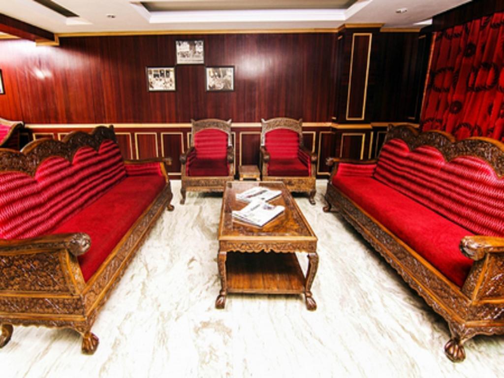 Holiday Plaza Hotel ศรีนาการ์ ภายนอก รูปภาพ