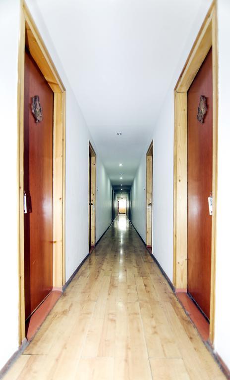 Holiday Plaza Hotel ศรีนาการ์ ภายนอก รูปภาพ