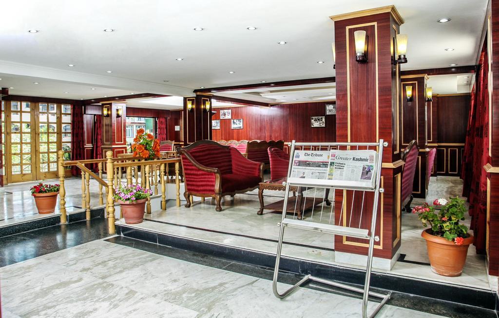 Holiday Plaza Hotel ศรีนาการ์ ภายนอก รูปภาพ