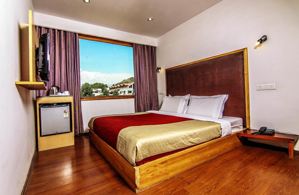 Holiday Plaza Hotel ศรีนาการ์ ภายนอก รูปภาพ
